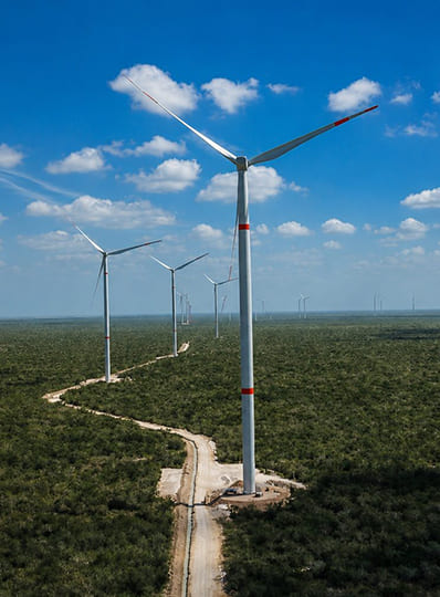 energia-renovable-aerogeneradores-camino-servicio